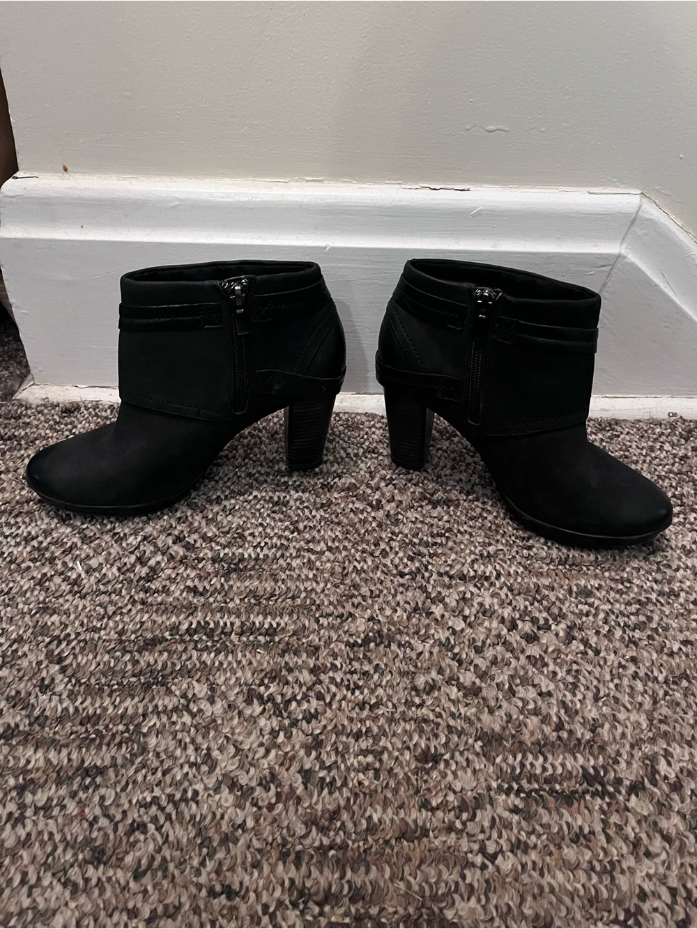 Clark’s Indigo Black Women's Heeled Ankle Boots Booties w Decorative Harness 6.5 - Picture 3 of 11